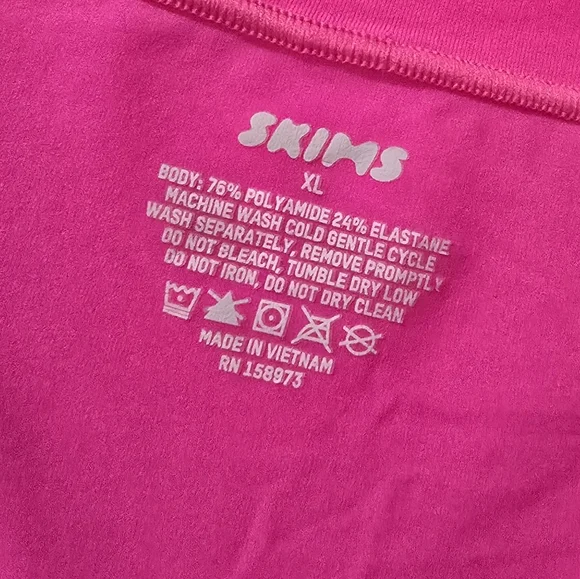 SKIMS Hot Pink Fits Everybody Seamless Long Sleeve, Limited Edition Fuschia, EUC - Picture 9 of 9